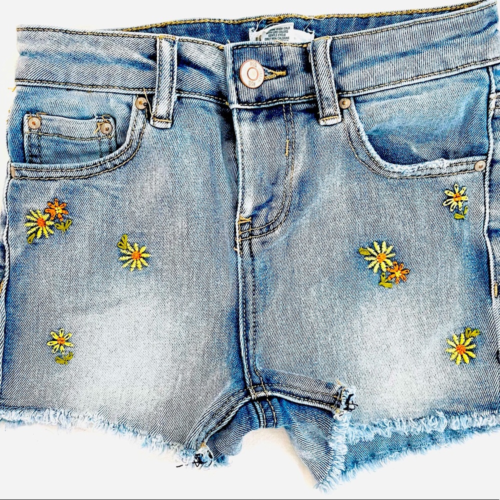 Tilly’s RSQ Daisy Denim Shorts - Girls 10